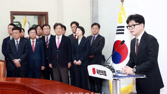 한동훈에 물병 던지고 “나가세요!” 녹취에…권성동 “가짜뉴스 대응할 것”