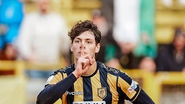 프로 첫골 무솔리니 외증손자에 팬들 '파시스트 경례'