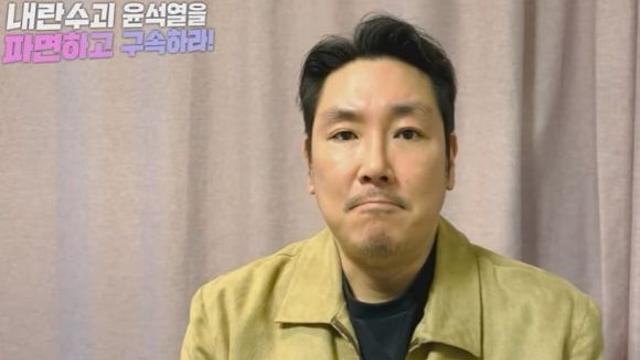 '尹탄핵 집회' 등장한 배우 조진웅 