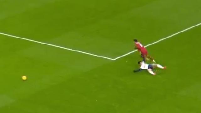 손흥민 이럴 수가! 리버풀 '매수축구'에 당했다…대놓고 잡아당기는데 심판 '모른 척'