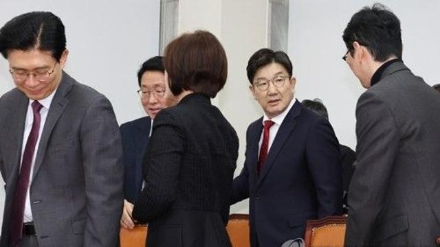 與 비대위원장 내일 의총서 논의…'안정형 vs 혁신형' 고심(종합)