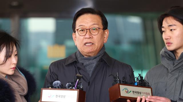 尹측 