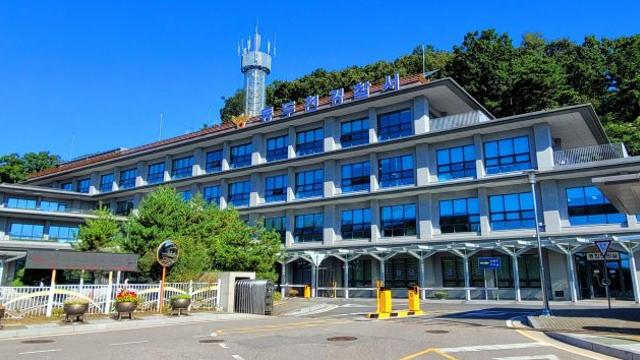 편의점서 담배 사려다 신분증 요구 받자 술병 휘두른 10대들