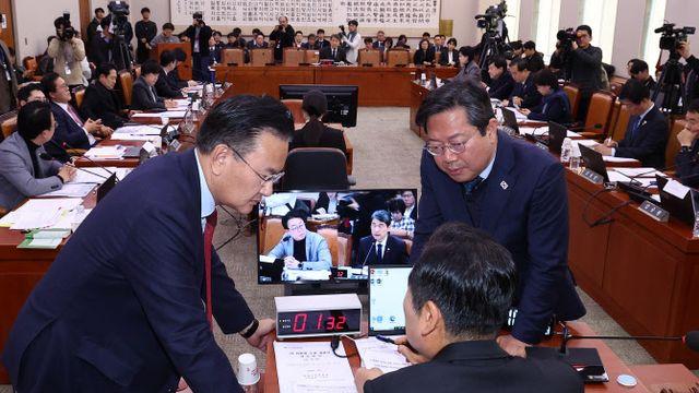 ‘내란 공범’ 발언 놓고 與野 신경전…국회 법사위, 정회