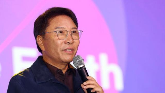 SM 측 “이수만 전 총괄 포함 SM 출신 아티스트 30주년 공연 초청”[공식]