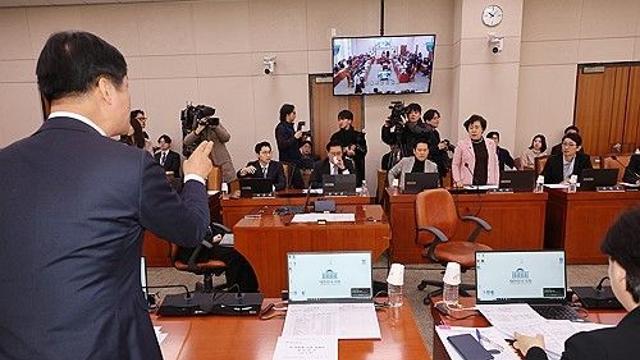 법사위서 野 