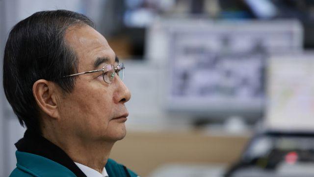 한덕수, 관록의 '결정회피'…'권한대행 탄핵' 자초하나