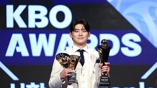 KIA 김도영, 프리미어12 활약상 3위…MLB 신인 1순위보다 앞서