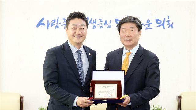 경기도의회 김진경 의장, ‘2024 최우수 광역의정상’ 수상… 도민 행복과 지역 발전을 위한 헌신 인정