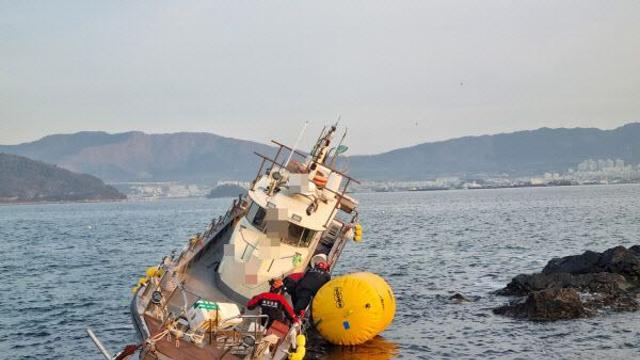 경남 진해 도투마리암 해상서 3톤급 낚시어선 좌초