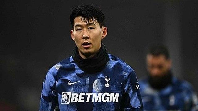 '손흥민 프리킥 아깝다!' 노팅엄 수비에 쩔쩔...토트넘, 0-1 뒤진 채 전반 종료