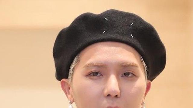 경찰, ‘부실 복무 의혹’ 송민호 근무지 압수수색