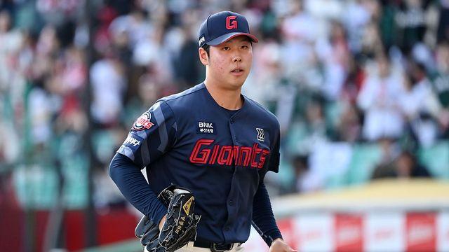 롯데 전미르, 6개월 휴업→팔꿈치 수술→내년 후반기 복귀…1년 차인데 더블헤더+3연투 너무 무리했나?