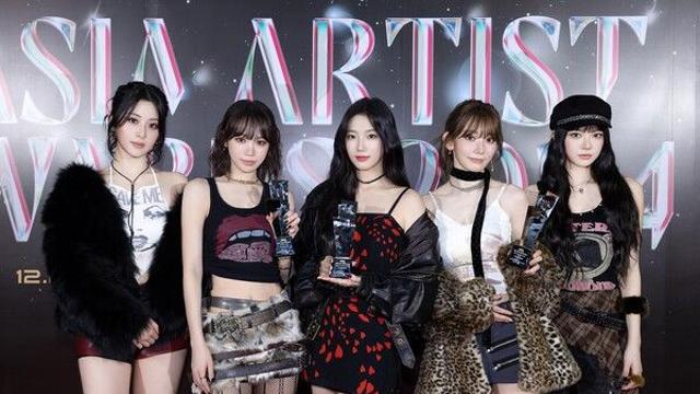 르세라핌, 데뷔 후 첫 대상 수상...'AAA' 올해의 퍼포먼스상-3관왕 꿀꺽