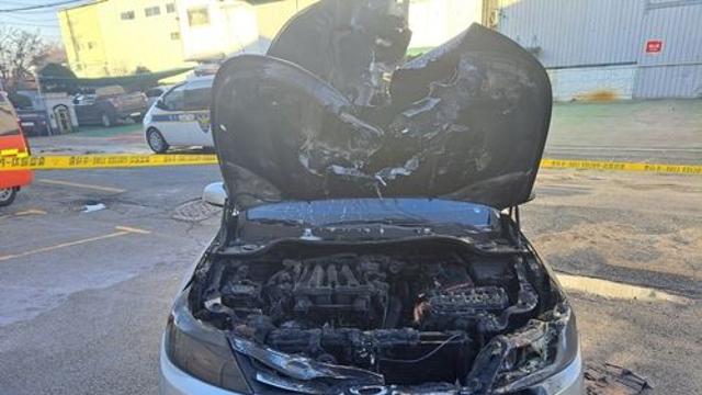 부산 사상구서 시동 거는 승용차서 화재…운전자 화상