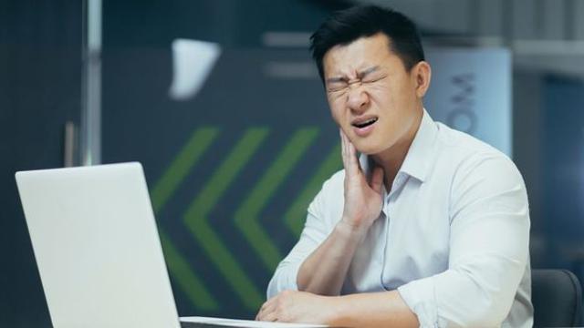 우리나라 3명 중 1명을 겪는다는 '턱관절염'…방치했다가는 큰일 난다