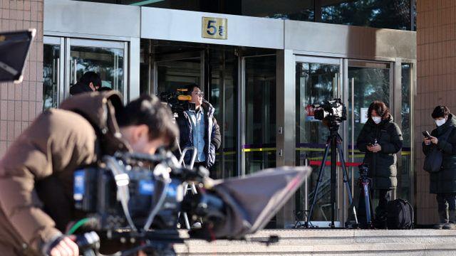 '3번 불응' 尹 체포영장 청구할까…공수처, 오늘 결정할 듯