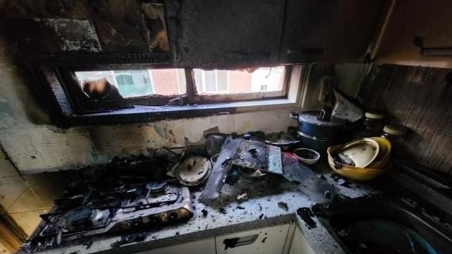 부산 기장군 빌라서 조리 중 부주의 화재…1명 연기 흡입