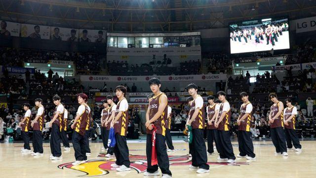 ‘유니버스 리그’ LG 세이커스 승요 됐다... 21인 메가 퍼포먼스