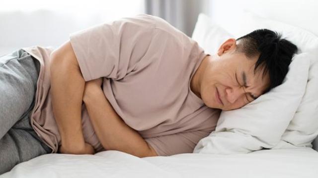 장기간 방치 시 식도암 위험 '30배'…밤중에 구토 자주 하면 의심해야 하는 질환