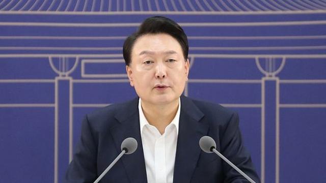 [속보] 현직 대통령 중 처음...법원, '내란 혐의' 윤석열 대통령 체포영장 발부