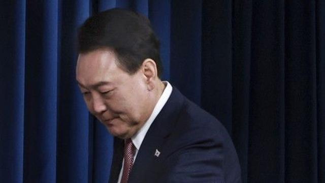 尹측 