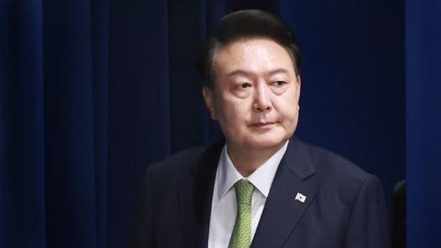 [2보] 법원, '내란 혐의' 윤대통령 체포영장 발부…현직 처음