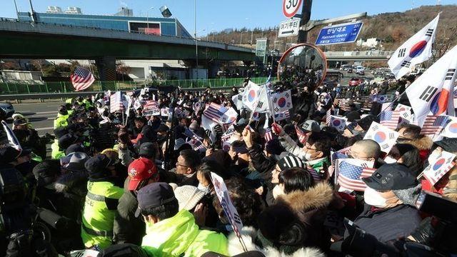 “경호 조치” VS “공무집행방해” 체포영장 집행 ‘전운’