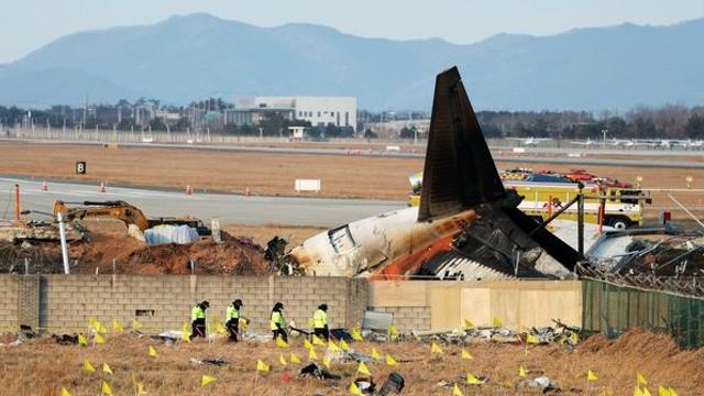 “흙더미인 줄” 무안공항 7년 이용한 베테랑 조종사도 콘크리트 둔덕 존재 몰랐다
