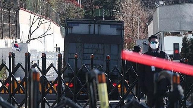윤대통령 체포영장 발부 사흘째…집행 고심 거듭하는 공수처