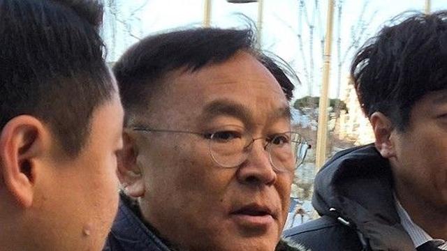 '비위 혐의' 김진하 양양군수 구속심사 출석…묵묵부답 일관