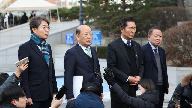 “내란 진행 중” vs “내란 아냐”…尹 탄핵 심판 2차 공방 가열