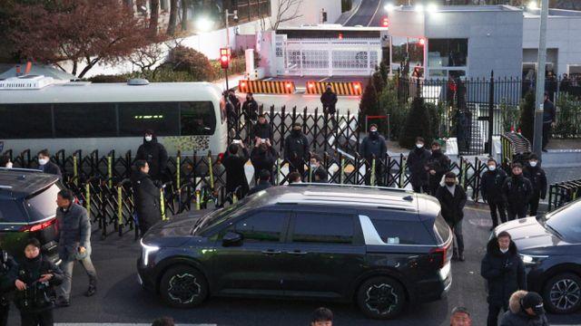 공수처, 관저 진입 시도… 윤 대통령측 