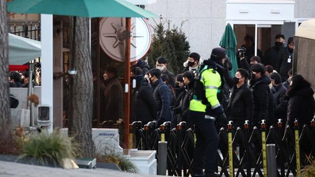 [속보] 尹측 “불법·무효 영장집행 부적법…법적조치 할 것”