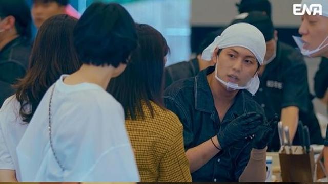 ‘백종원의 레미제라블’ 본격 장사 미션, 망한 아이돌 김국헌 미남계 발동! '눈빛 발사'