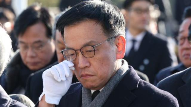 최상목, 대통령 체포 대치 상황에… 
