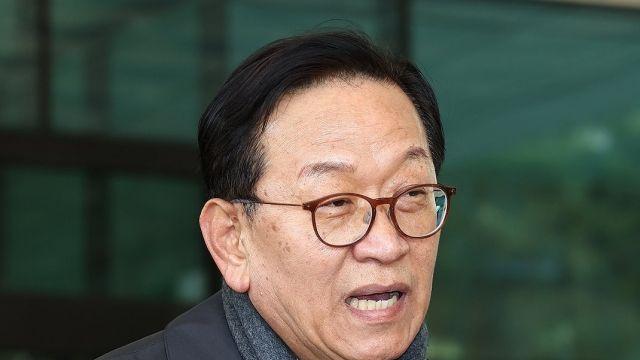 석동현 “현직 대통령 수사 경박하고 무도하게 진행 안 돼”