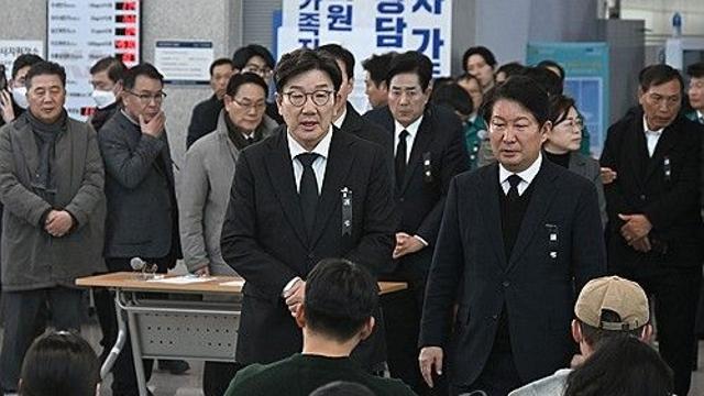 권성동, 무안공항 찾아 유가족 위로…지도부 차원 다섯번째