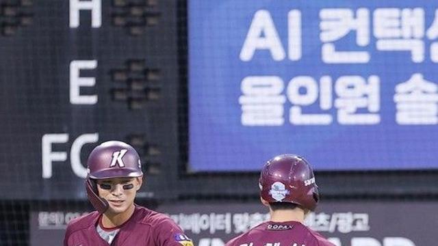 '다저스행' 김혜성, 키움서 함께 꿈꾸던 친구 이정후와 MLB 대결