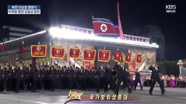 북한의 의도와 인터넷에서의 반응이 전혀 달라진 열병식..