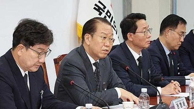 與, 尹과 관계설정 딜레마…조기대선 가능성에 결별 목소리도