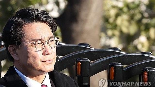 與윤상현 