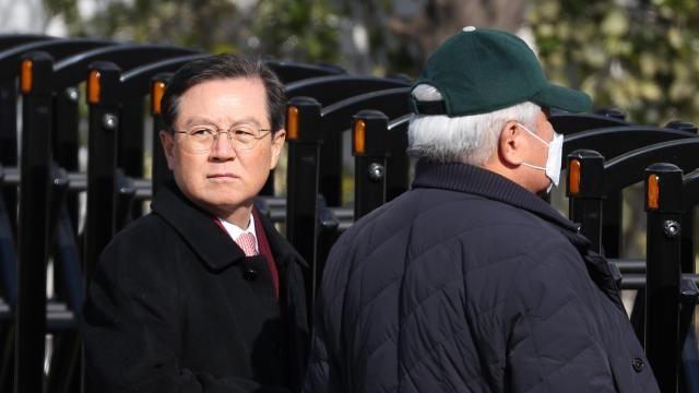 尹측, 체포영장 집행 반발…공수처장, 경찰청 차장 등 150여명 고발