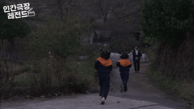 막내동생 업어주다가 할머니한테 혼나는 오빠