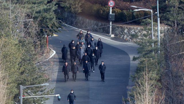 '尹 호위무사' 경호처 엄호하며 적반하장 고발전…공수처장 등 150명 무더기 고발