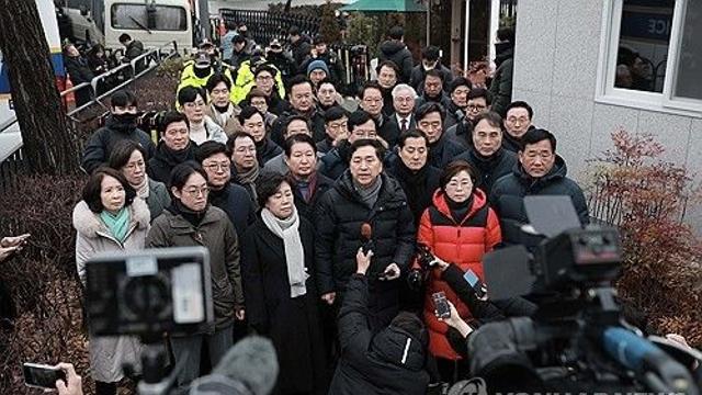 여야, 탄핵안 '내란죄' 제외·尹체포영장 집행 전방위 충돌 지속(종합)