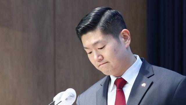 김재섭 “尹 체포 불응, 보수 초가삼간 태워…‘내란죄 제외’한다는 민주당, 윤석열과 더불어내란당인가”