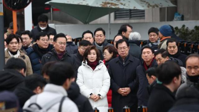 두드리자 문열어준 관저 국민의 힘 출입 참석 의원 명단 충격적인 상황