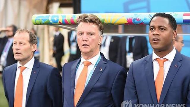 신태용 자르고 판할-클라위베르트?…네덜란드 국적 아니어서 경질? 인도네시아 난센스 행보