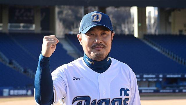 신민재 보고 느꼈다, 이호준 감독의 '독특한 훈련법'…타격 연습 없는 내야수가 있다? 